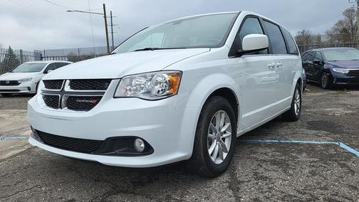 White 2019 Dodge Grand Caravan SXT