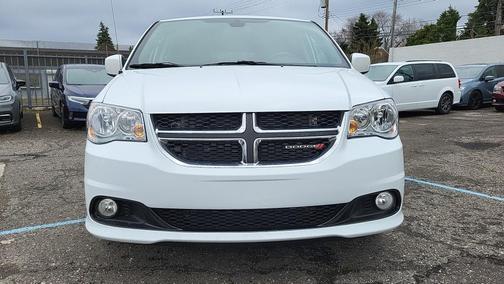 White 2019 Dodge Grand Caravan SXT