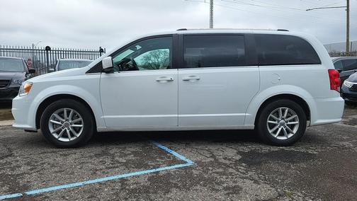 White 2019 Dodge Grand Caravan SXT