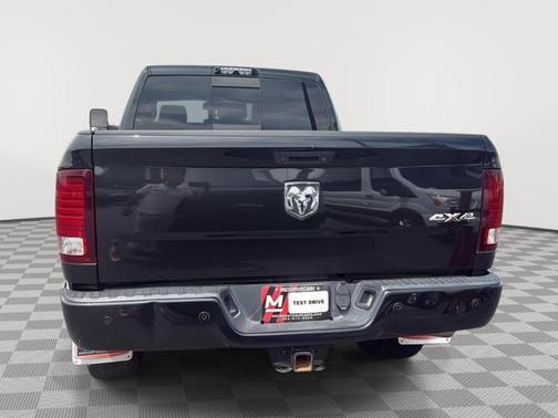 Brilliant Black Crystal Pearlcoat 2018 RAM 3500 Laramie
