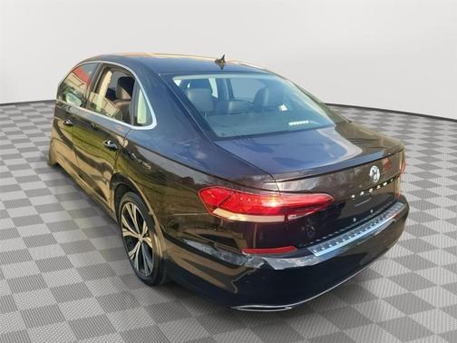 Deep Black Pearl Effect 2021 Volkswagen Passat 2.0T SE