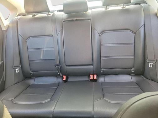 Deep Black Pearl Effect 2021 Volkswagen Passat 2.0T SE