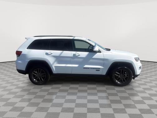 Bright White Clearcoat 2016 Jeep Grand Cherokee Laredo