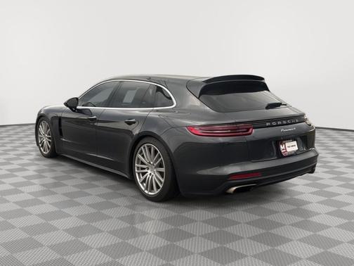 2018 Porsche Panamera 4