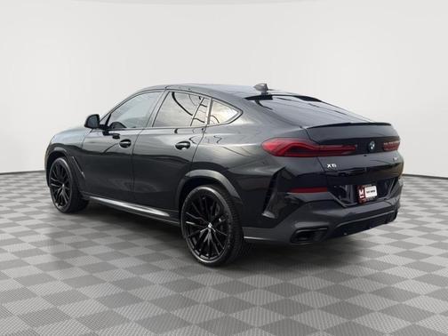 2022 BMW X6 M50i