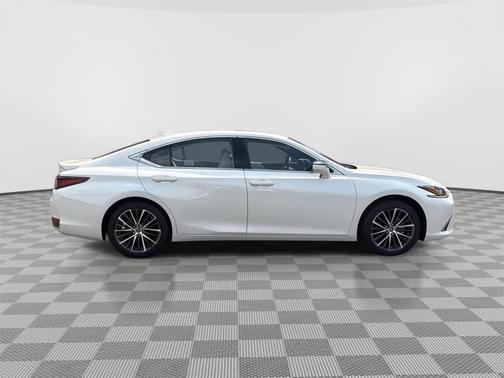 2025 Lexus ES 300h Base
