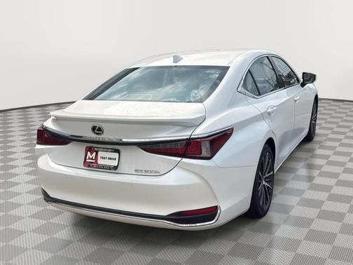 2025 Lexus ES 300h Base