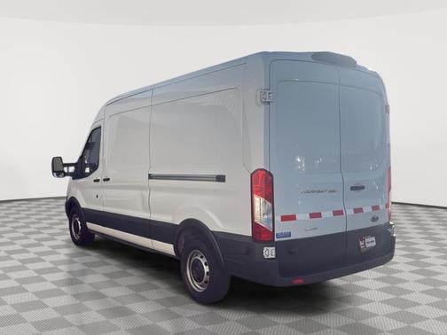 2018 Ford Transit-250 148 WB Medium Roof Cargo