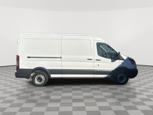 2018 Ford Transit-250 148 WB Medium Roof Cargo