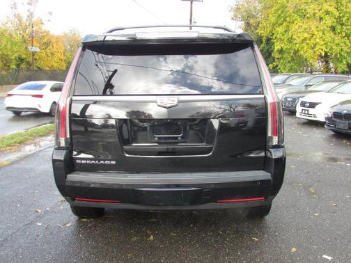 2017 Cadillac Escalade Luxury