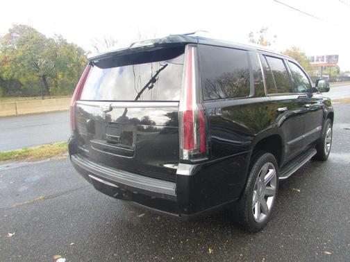 2017 Cadillac Escalade Luxury