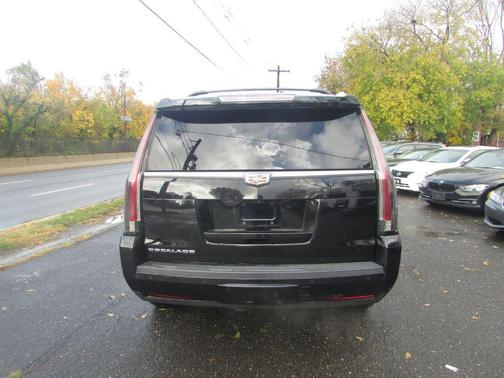 2017 Cadillac Escalade Luxury