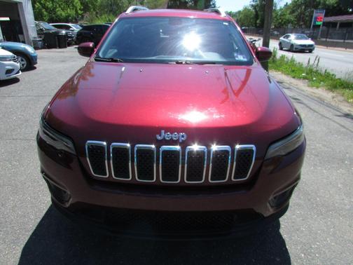Burgundy 2019 Jeep Cherokee Latitude Plus