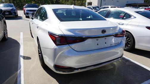 2024 Lexus ES 250 Base