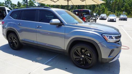 Platinum Gray Metallic 2022 Volkswagen Atlas 3.6L SE w/Technology