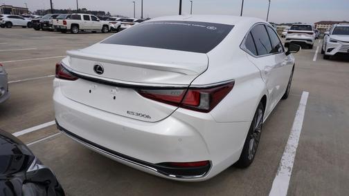 2024 Lexus ES 300h Ultra Luxury