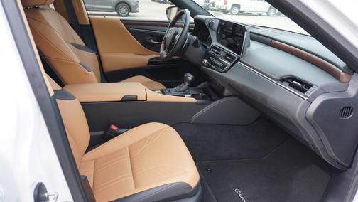 2024 Lexus ES 300h Ultra Luxury