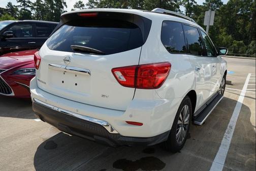 2018 Nissan Pathfinder SV