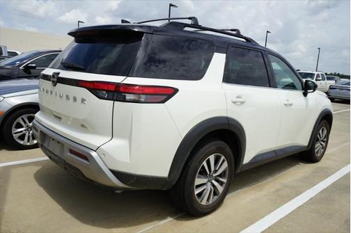 2023 Nissan Pathfinder SL FWD