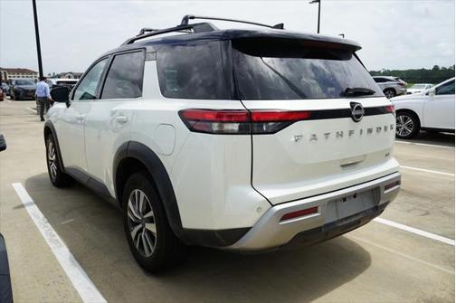 2023 Nissan Pathfinder SL FWD