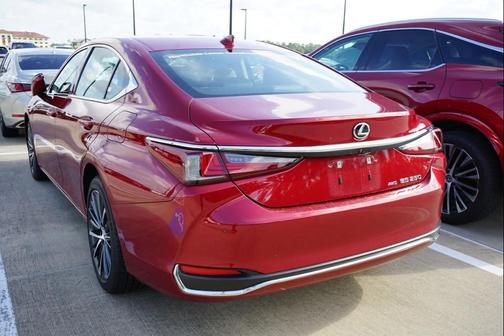 2024 Lexus ES 250 Base