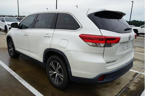 2019 Toyota Highlander LE I4