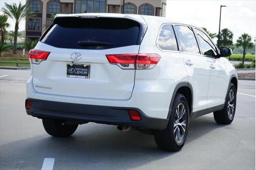 2019 Toyota Highlander LE I4