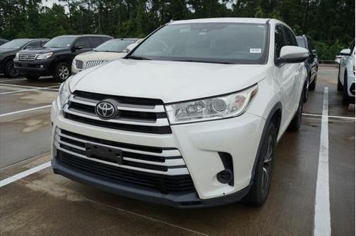 2019 Toyota Highlander LE I4