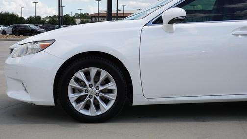 2013 Lexus ES 300h Base