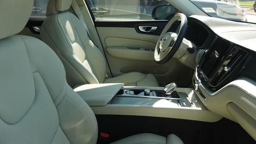 2025 Volvo XC60 B5 Ultra
