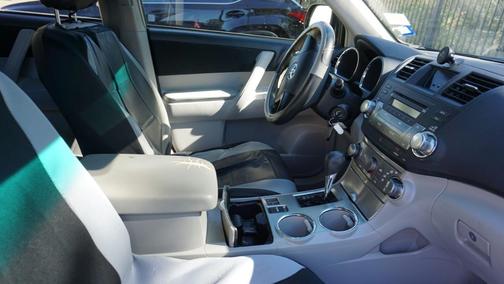 2011 Toyota Highlander SE
