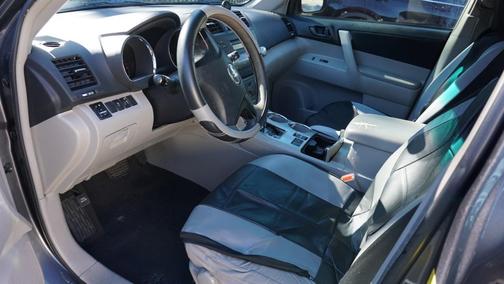 2011 Toyota Highlander SE