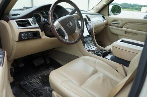 2013 Cadillac Escalade Base