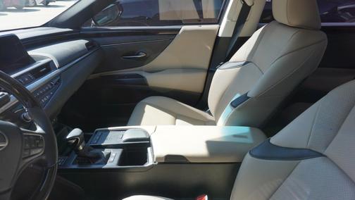 2021 Lexus ES 300h Base