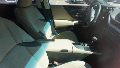 2021 Lexus ES 300h Base