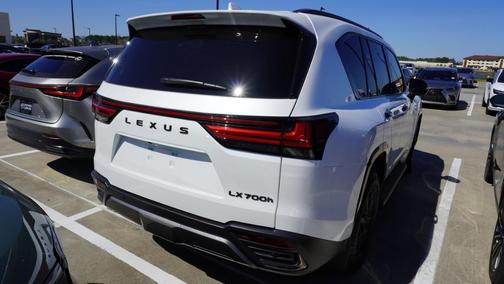 2025 Lexus LX 700h Overtrail