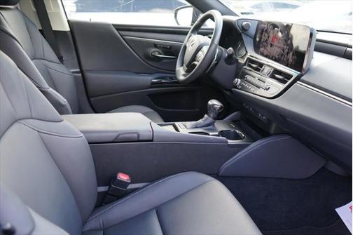 2024 Lexus ES 300h Base