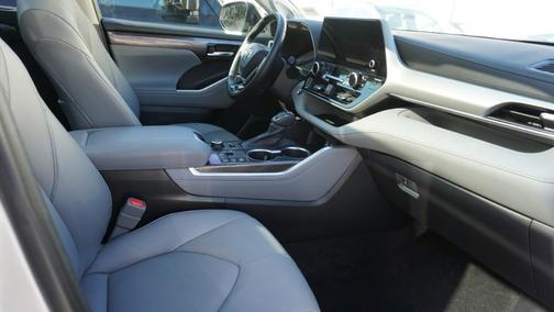 2023 Toyota Highlander Platinum