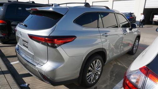 2023 Toyota Highlander Platinum