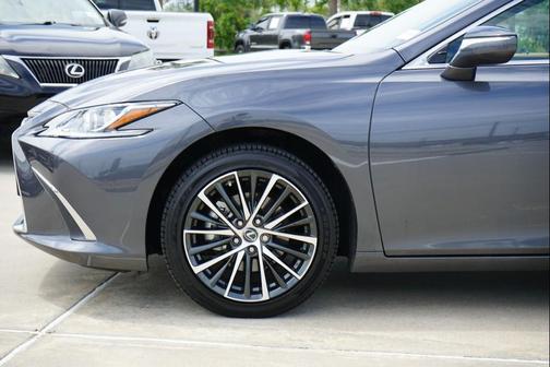 2024 Lexus ES 250 Base