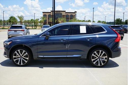 2023 Volvo XC60 B5 Ultimate Bright Theme