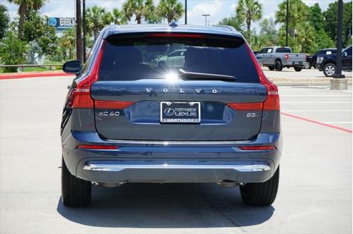 2023 Volvo XC60 B5 Ultimate Bright Theme