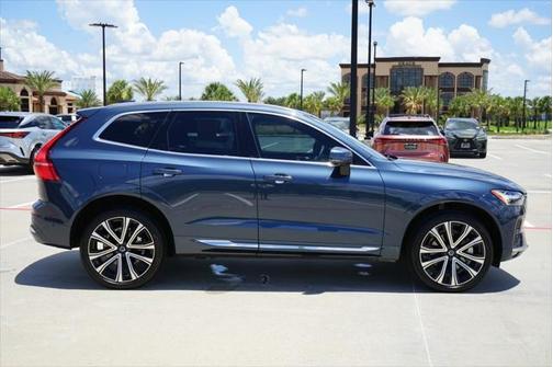 2023 Volvo XC60 B5 Ultimate Bright Theme