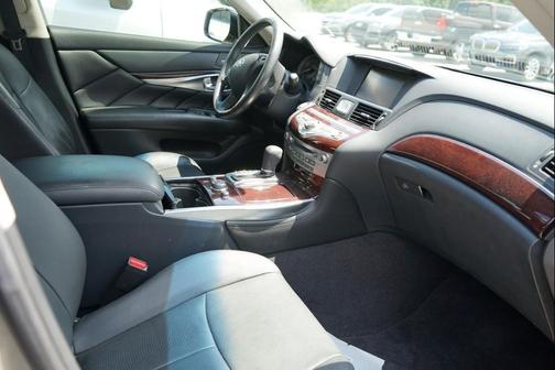 2016 INFINITI Q70L 3.7