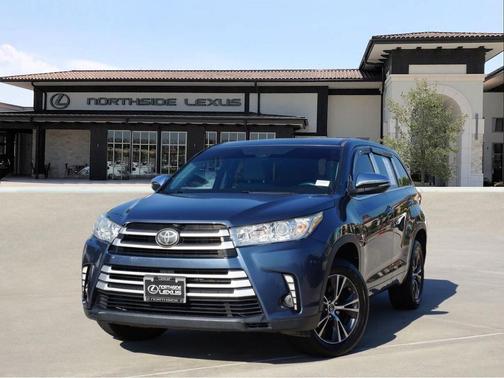 2017 Toyota Highlander LE I4