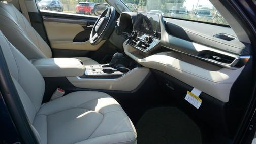 2025 Toyota Highlander Hybrid Limited
