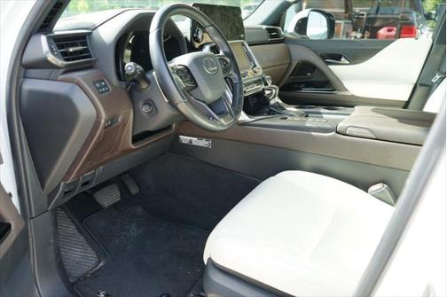 2022 Lexus LX 600 Luxury