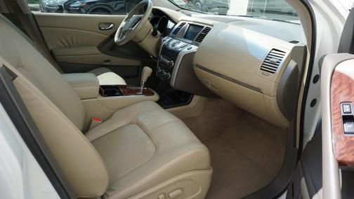 2010 Nissan Murano LE