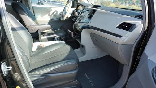 2012 Toyota Sienna SE