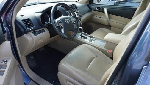 2013 Toyota Highlander SE